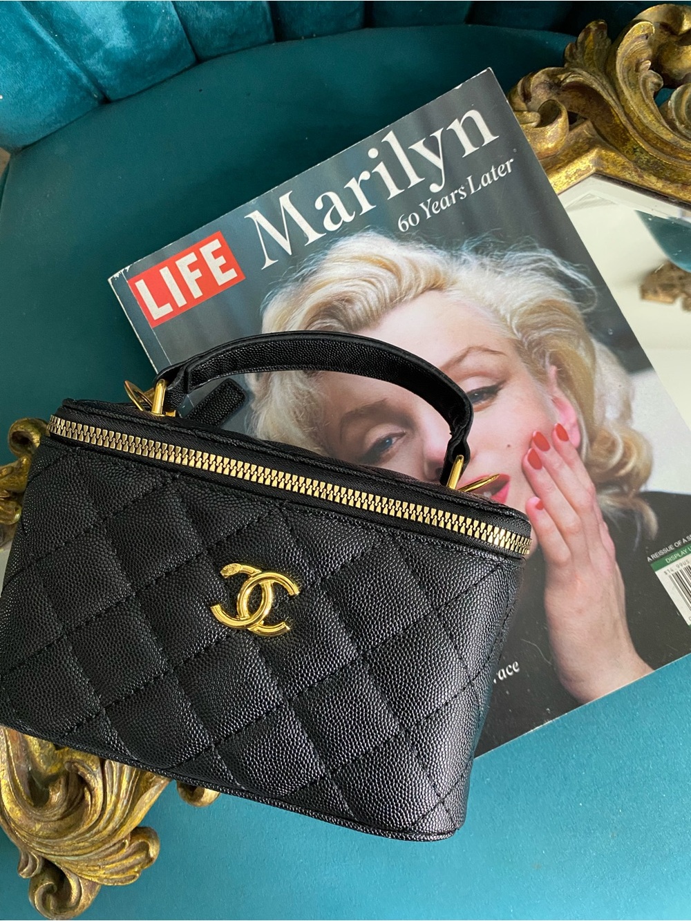 QUILTED CHAIN SHOULDER BAG